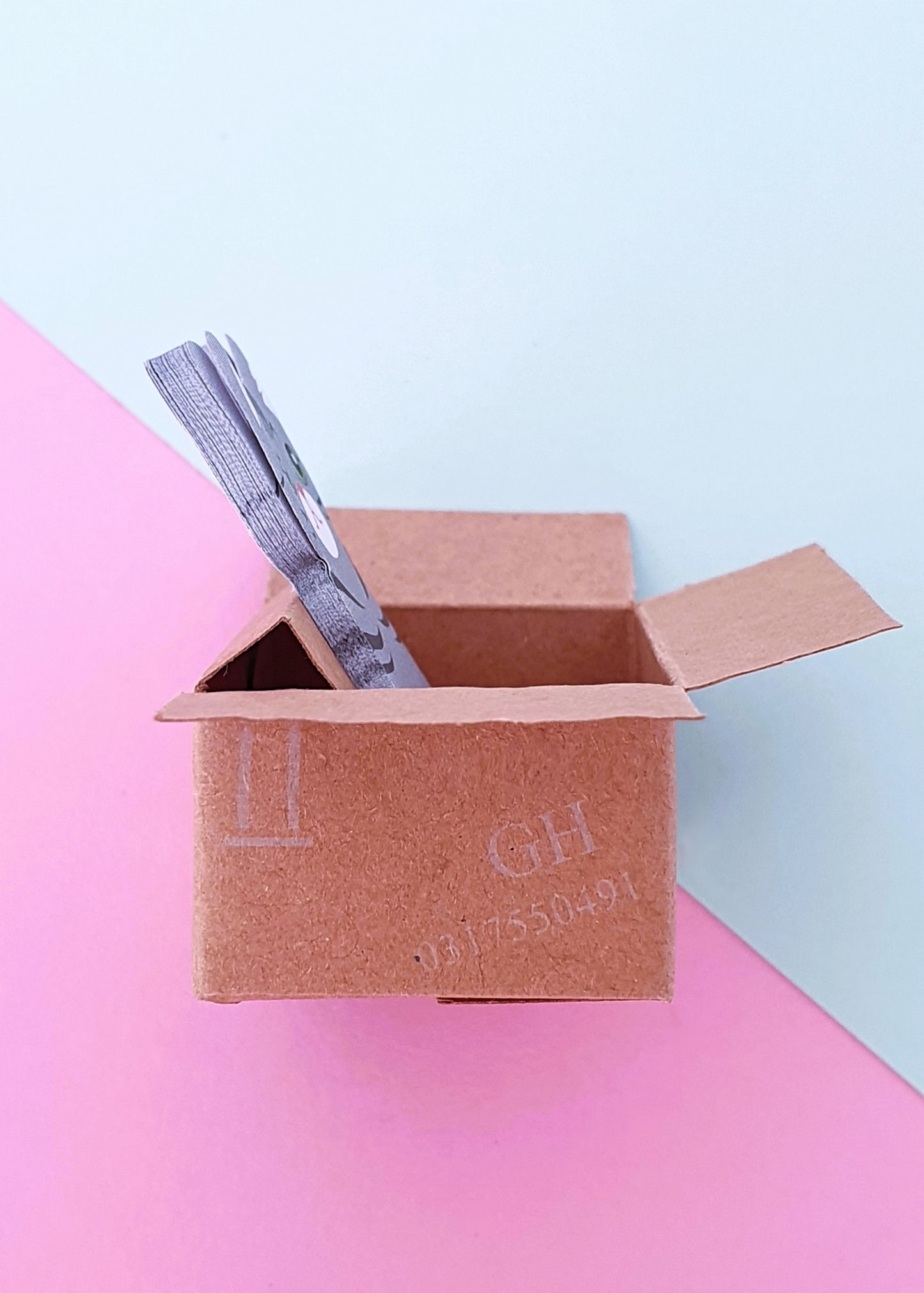 'Cat in a box' sticky index tabs