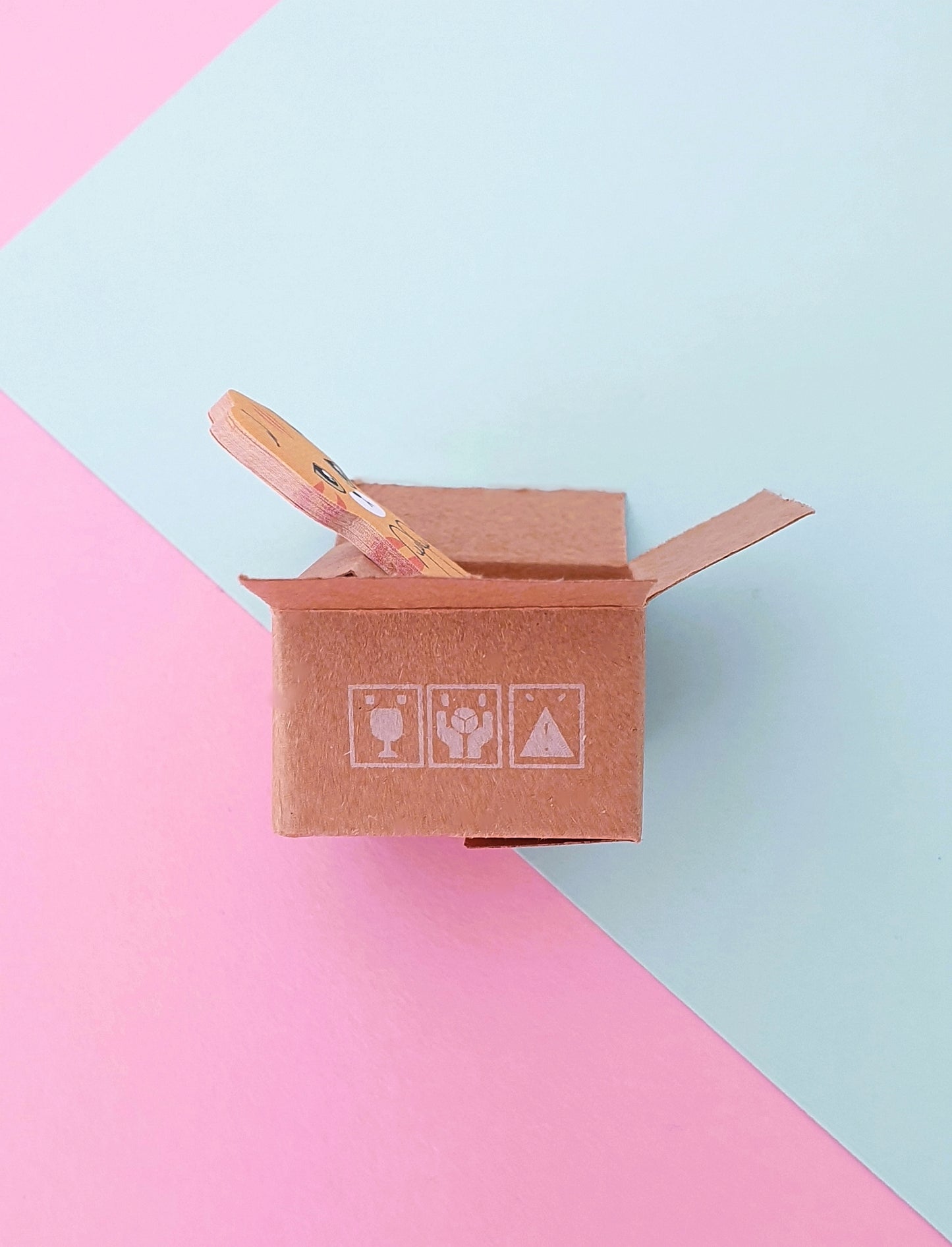 'Cat in a box' sticky index tabs