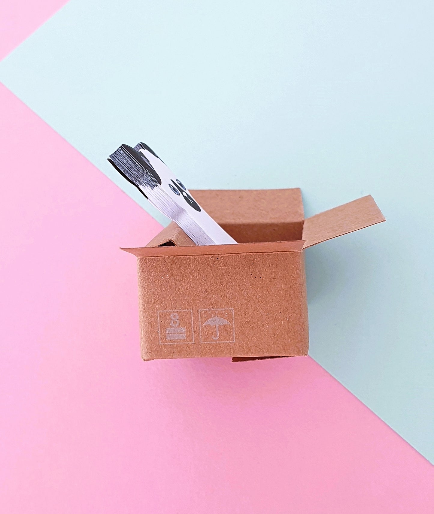 'Cat in a box' sticky index tabs
