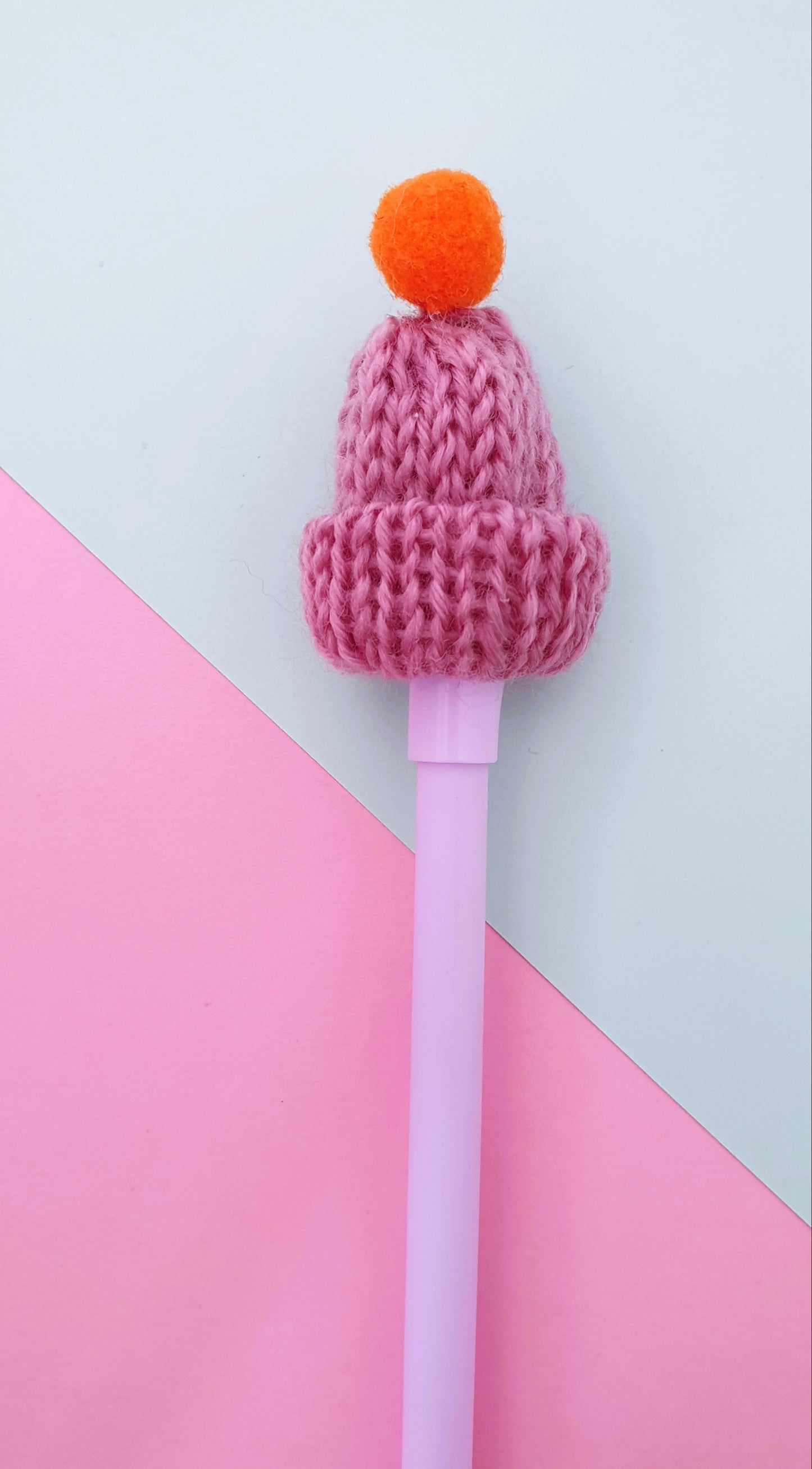 Gel pen with winter hat